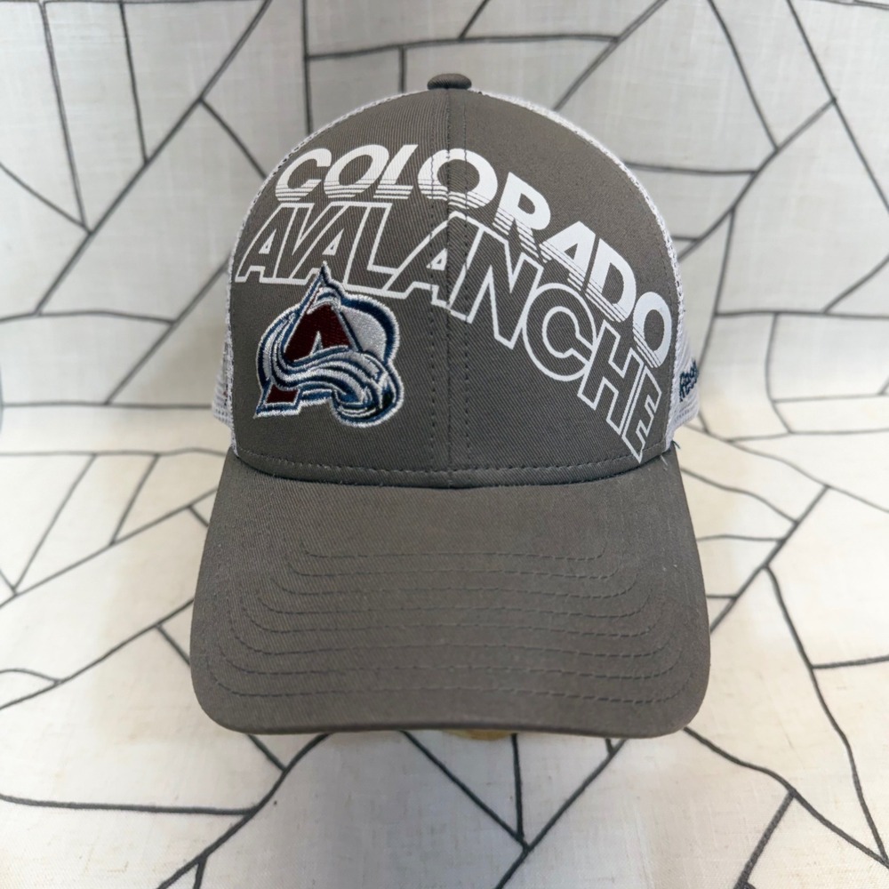 Reebok Colorado Avalanche Hat OSFM‎ Grey White NHL Center Ice Trucker Snapback